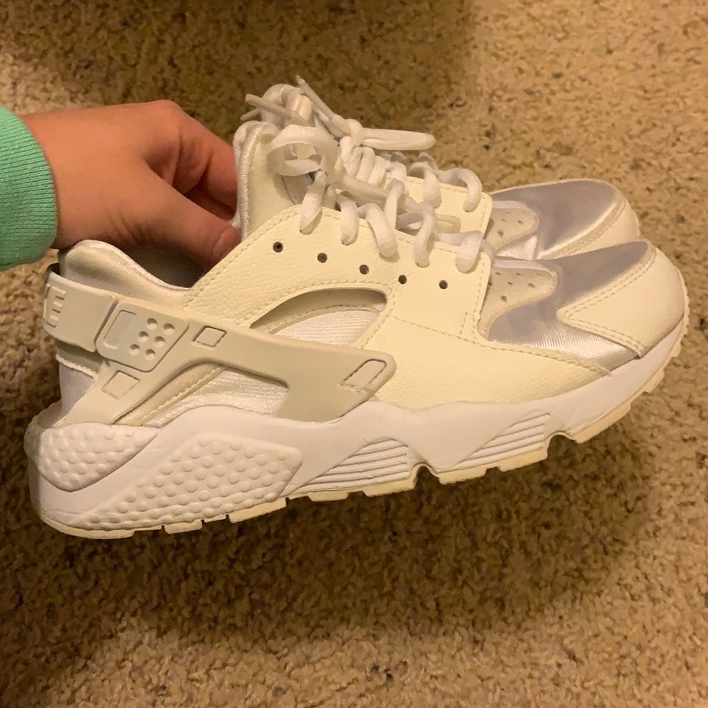 Nike hirache tennis shoes